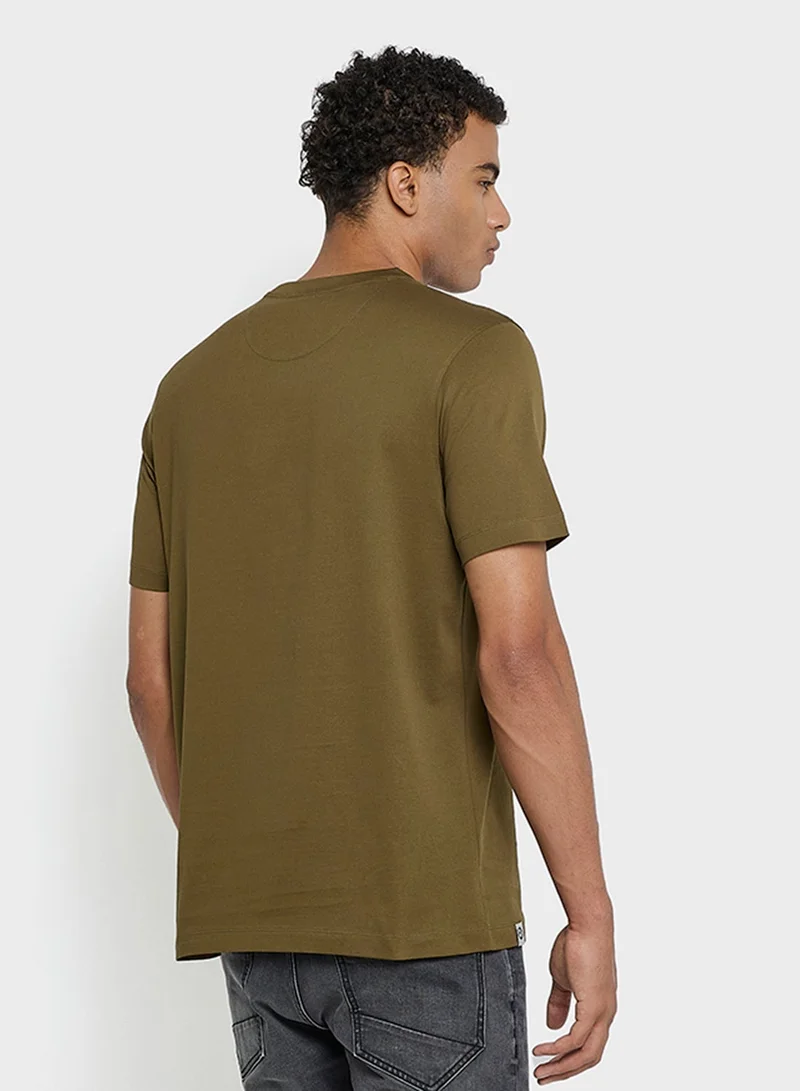 بين شيرمان تيشيرت قطن ميرسرايز بطبعة على الصدر